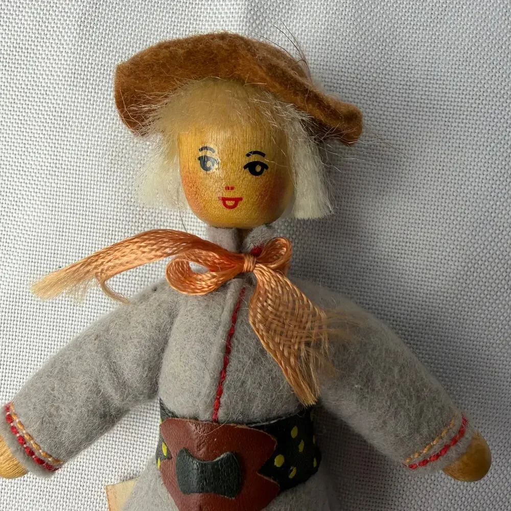 VTG Polish Gromada Wood Peg Dolls Pair Spisz Folk Costume Original Tags 1970s